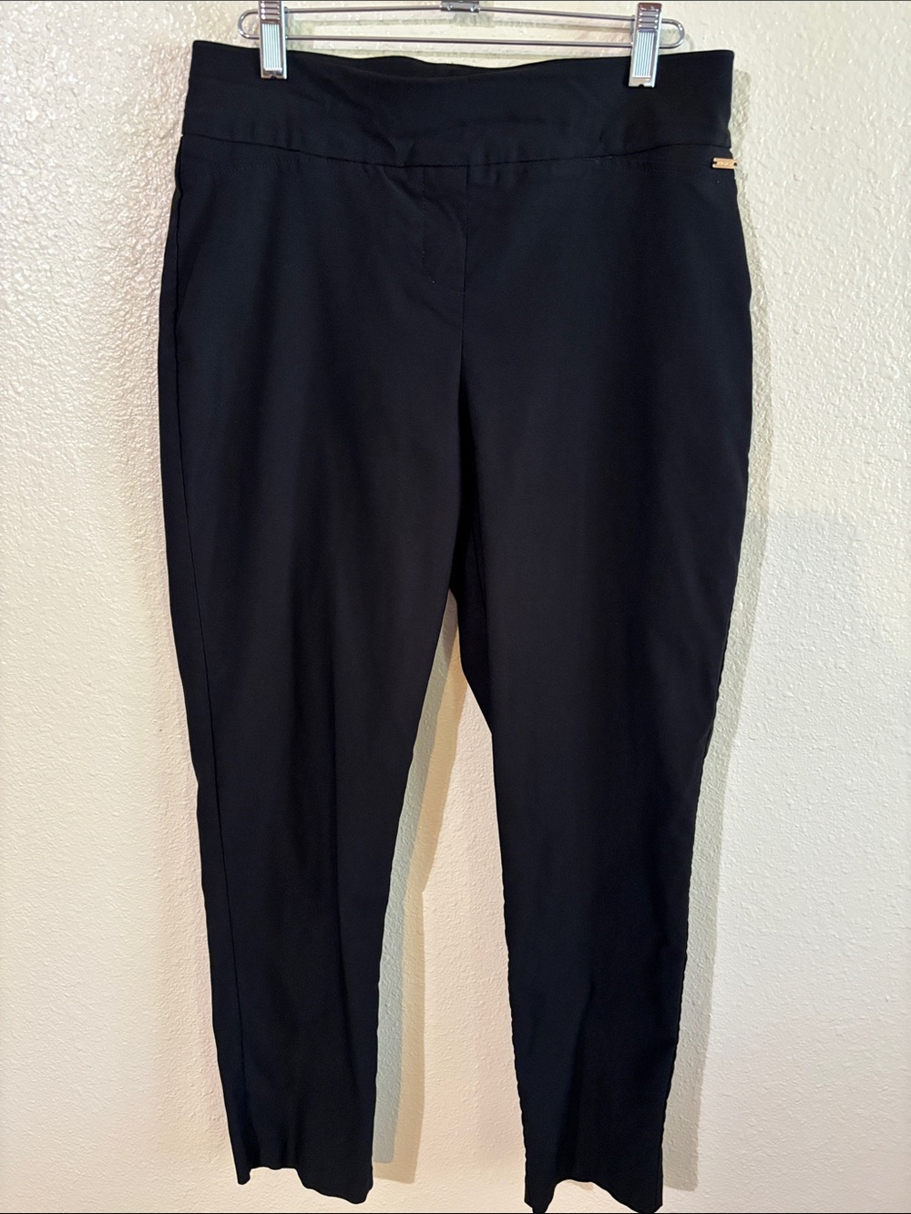 T Tahari Black Straight-Leg Ponte Ankle Pants